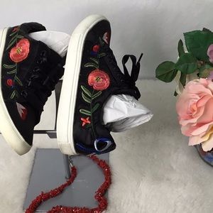 Super cute REPORT Airini hand embroidered dressy sneaker.